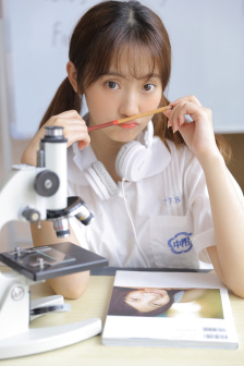 在逃生游戏里挨C海棠小说